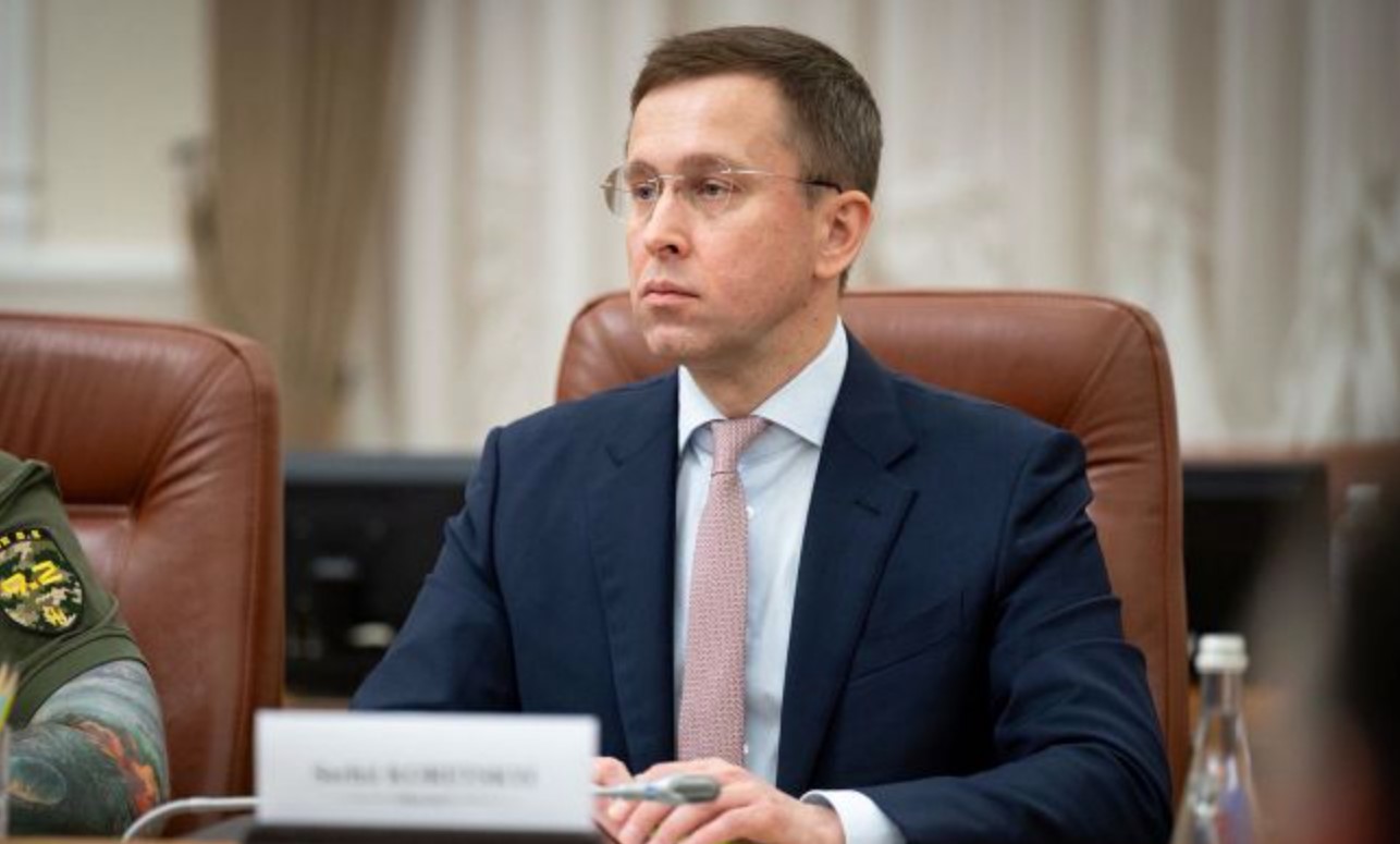Витрачаємо лише на критично важливе: Кабмін скорочує видатки через затримку допомоги від Заходу